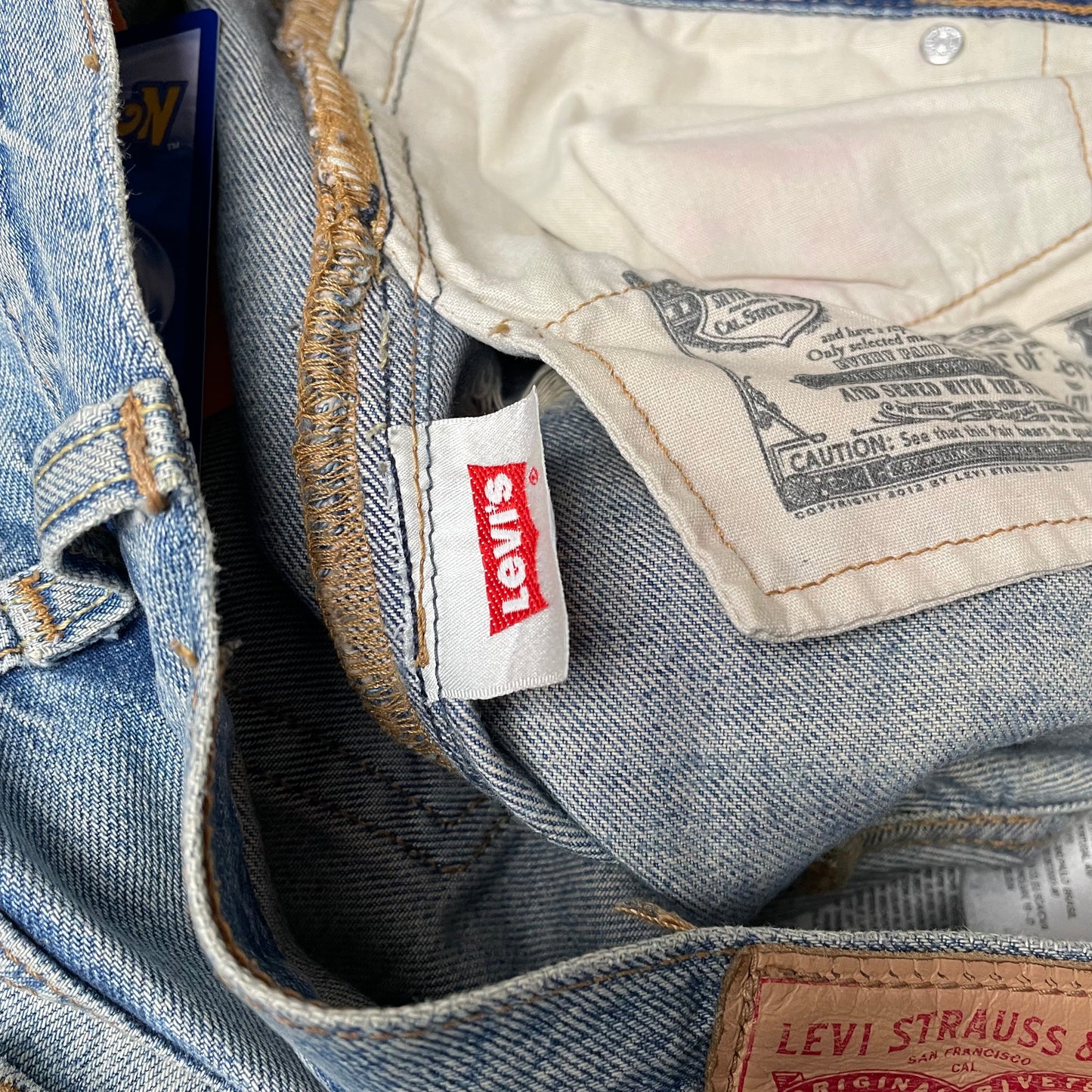 (M) Ripped Levi’s 501 CT Jeanshose faded hellblau W29/L32