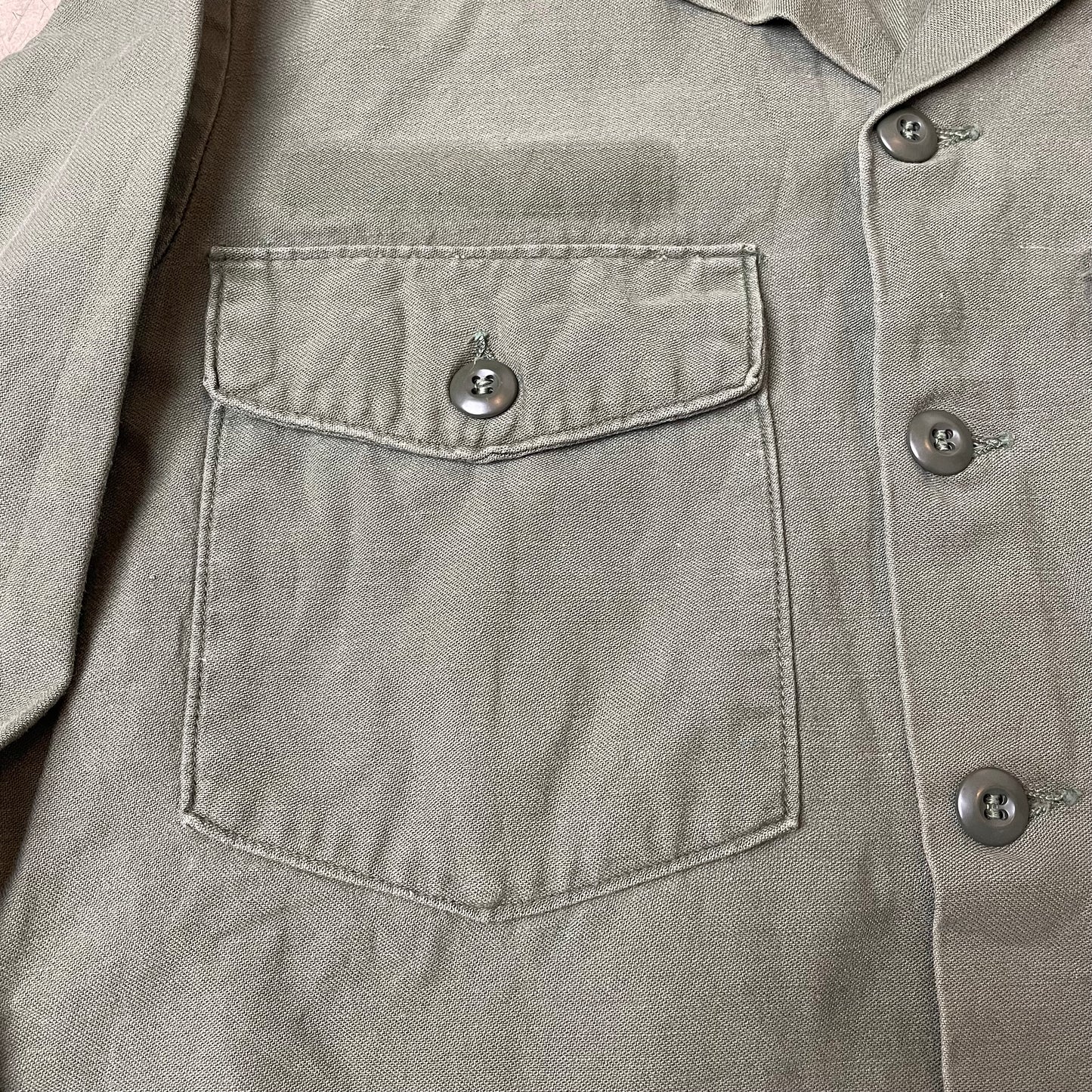 (M) 1970s OG107 Cotton Sateen US Army Hemd faded grün
